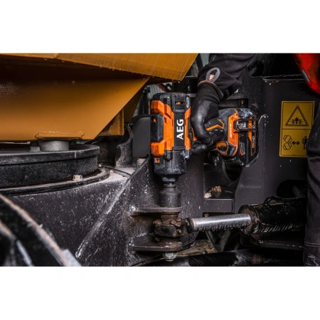фото ударный гайковерт aeg bss18htf12b6-0